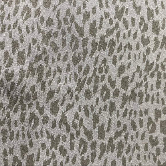 Babaton Aritzia Gray & Black Leopard/Cheetah Print Silk Button Down Shirt M - Picture 7 of 12